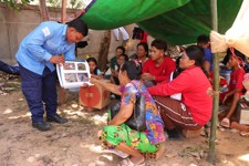 EORE Team Providing Risk Education To Internally Displaced Persons In Siem Reap Province 3