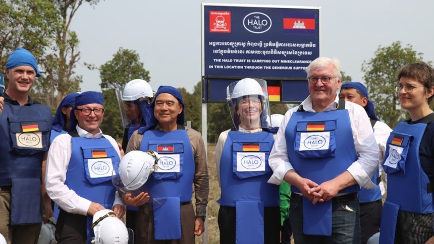Frank-Walter Steinmeier, President of the German Federation poses with fellow HALO staff in Cambodia