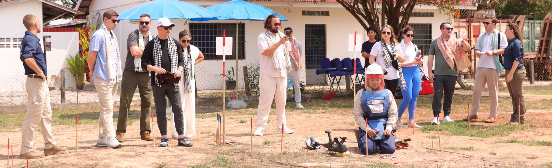 US Congressional staffers watch Cambodian HALO staff carry out demining activities