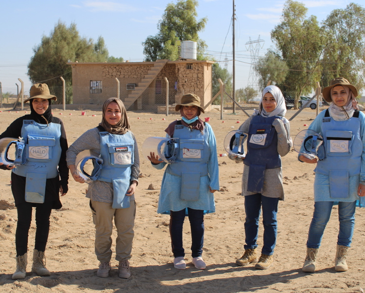 A group of female deminers during training in Iraq