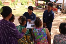 EORE Team Providing Risk Education To Internally Displaced Persons In Siem Reap Province 2