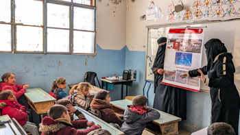 Families return to hidden danger in Syria