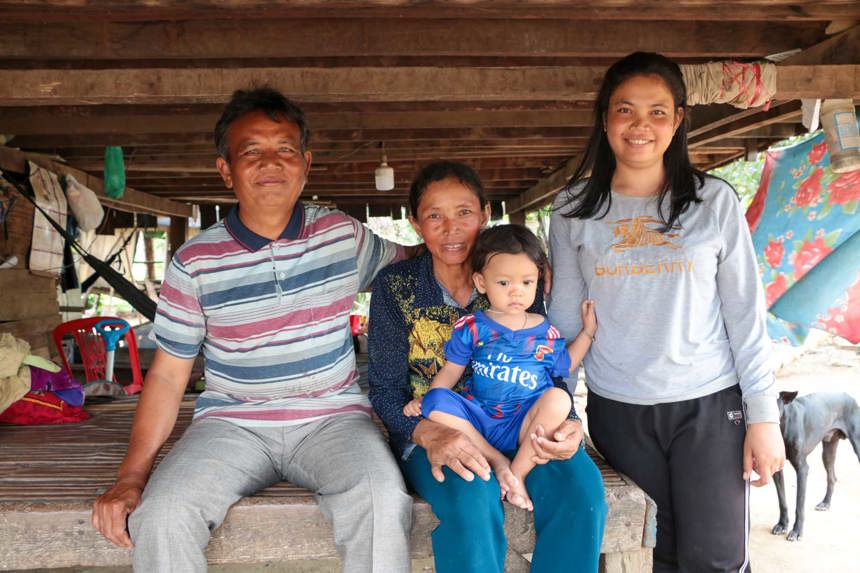 Pork Chei poses with his family