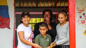 Una escuela reabre en las montañas